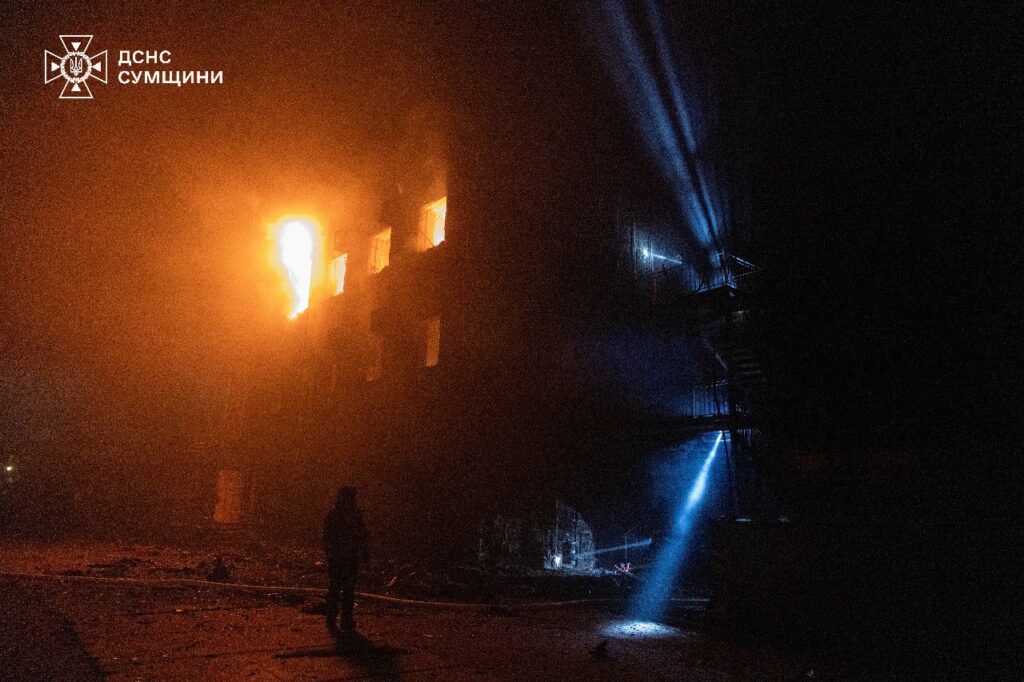 Суми: цієї ночі росія здійснила серію ударів по житловому сектору та  інфраструктурі