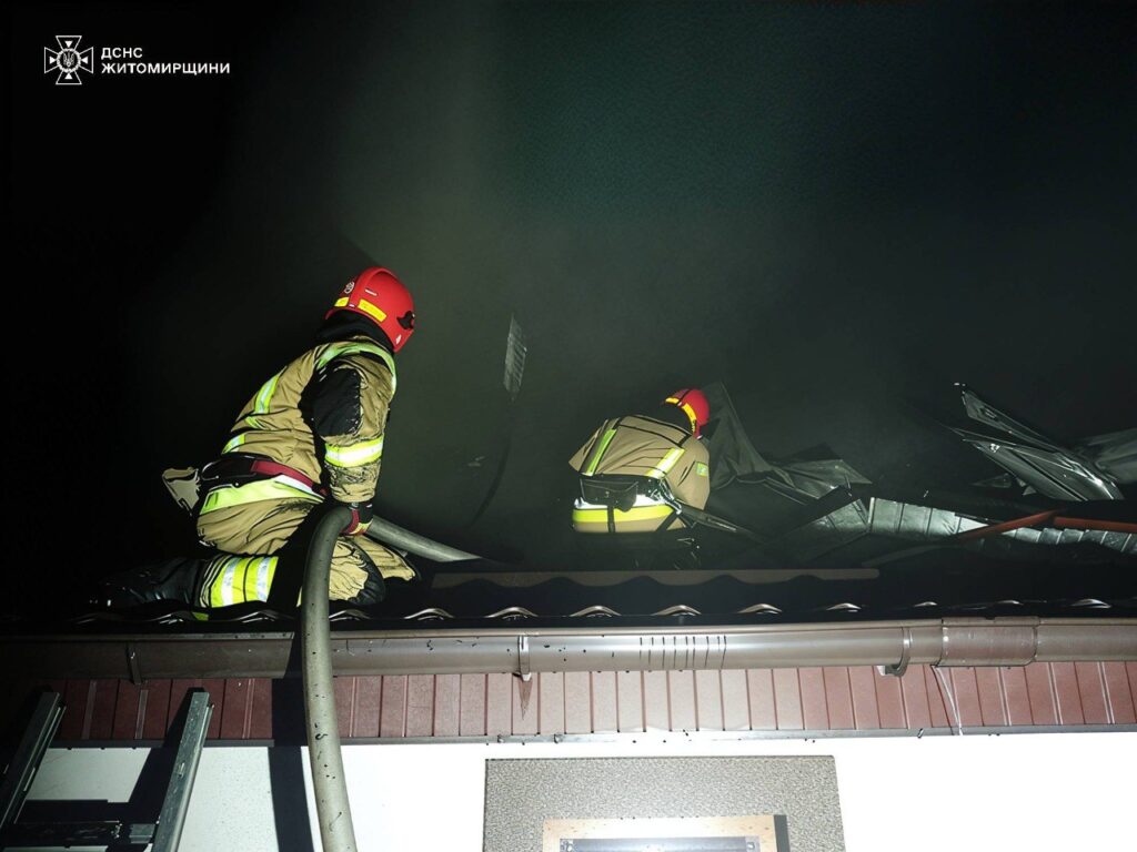 Сьогодні вночі рятувальники гасили пожежу в житловому будинку в с. Нова Борова Житомирського району