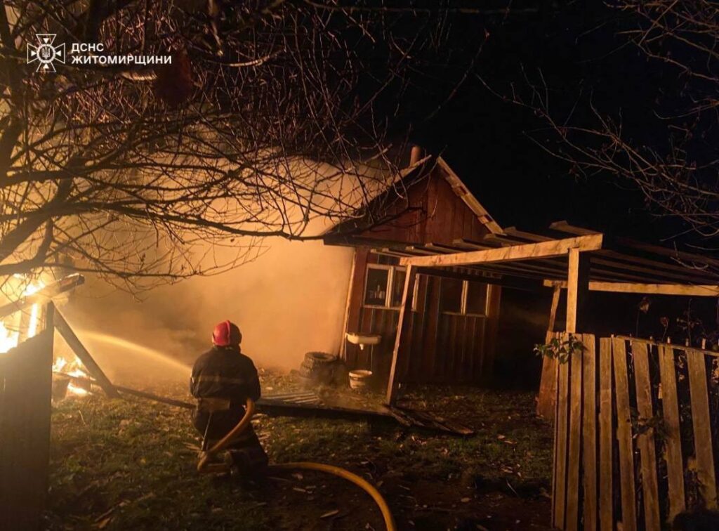 КОРОСТЕНЩИНА: вогнеборці ліквідували пожежу в приватному домогосподарстві