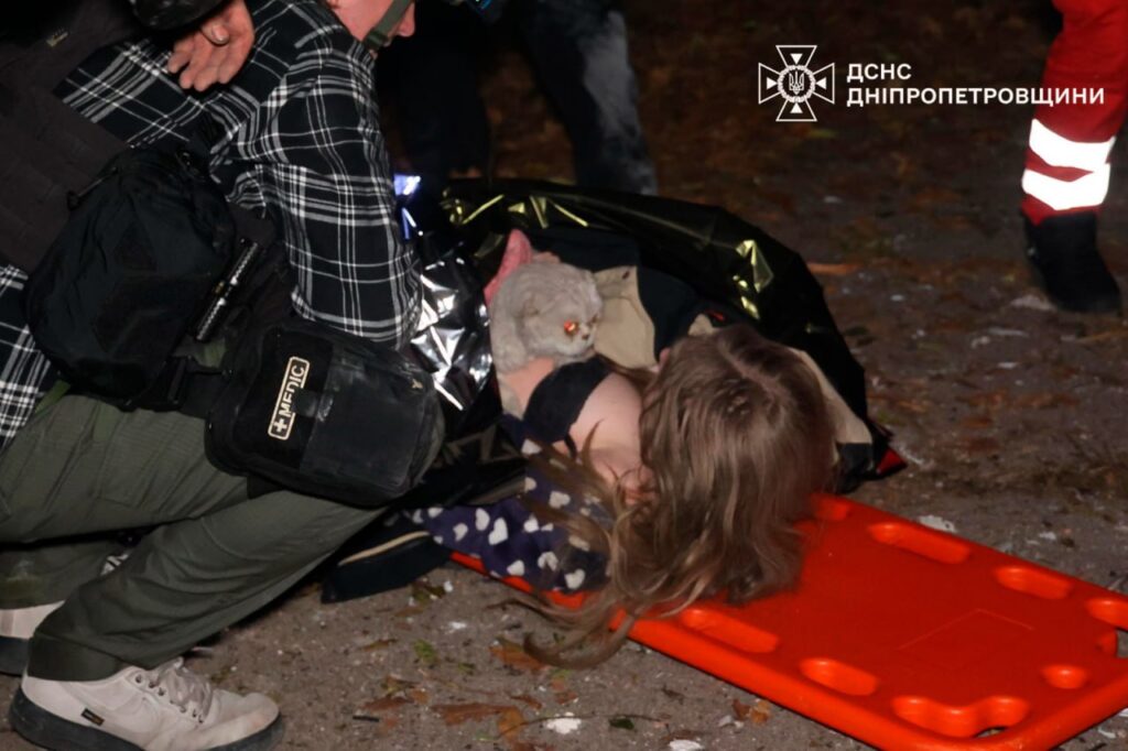 Дніпро: одна людина загинула, десятеро постраждали, серед них — двоє дітей, внаслідок масованої російської атаки