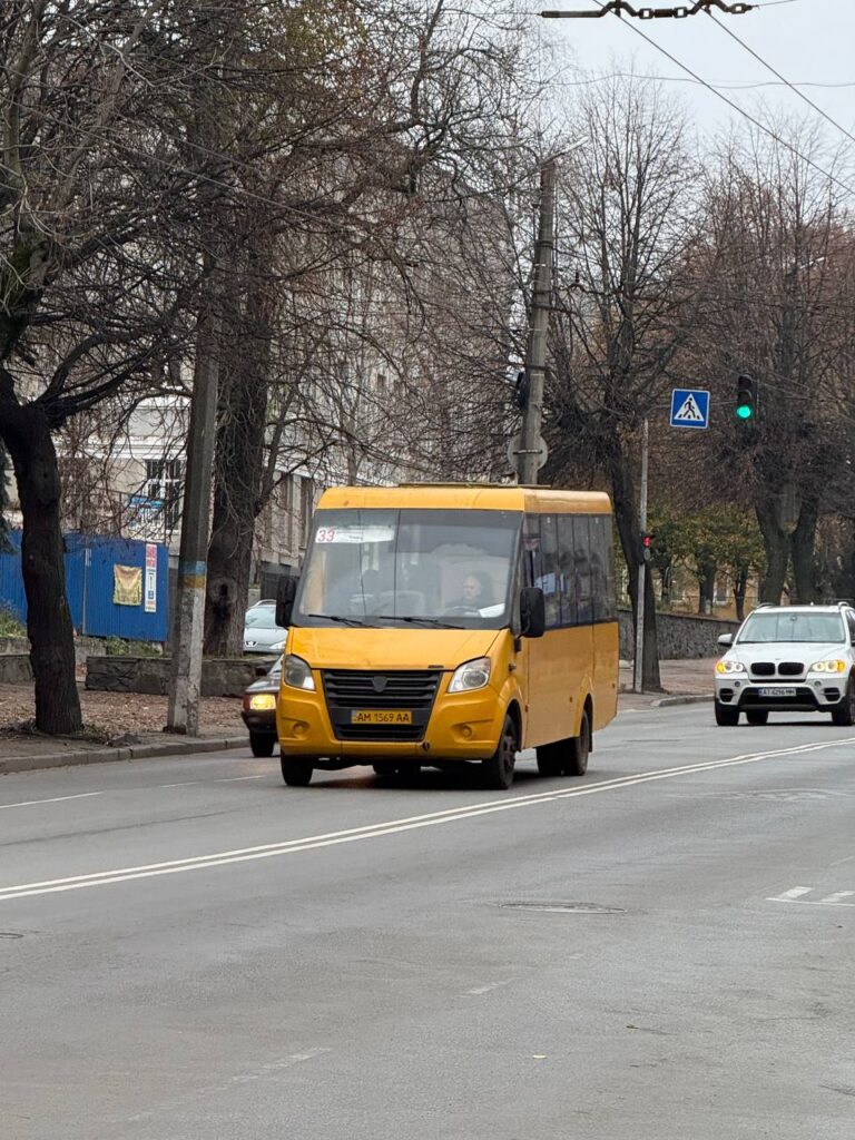 На маршрутах №1 та №33 вже працюють нові перевізники