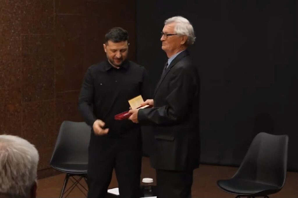 Директору Коростишівського народного історичного музею Володимиру Миколайовичу Слівінському присвоєно почесне звання «Заслужений працівник культури України»