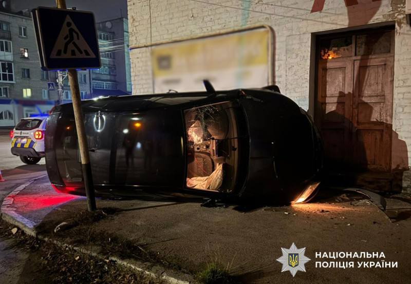 Нетверезий водій травмував двох пасажирів у ДТП: житомирські поліцейські розпочали досудове розслідування