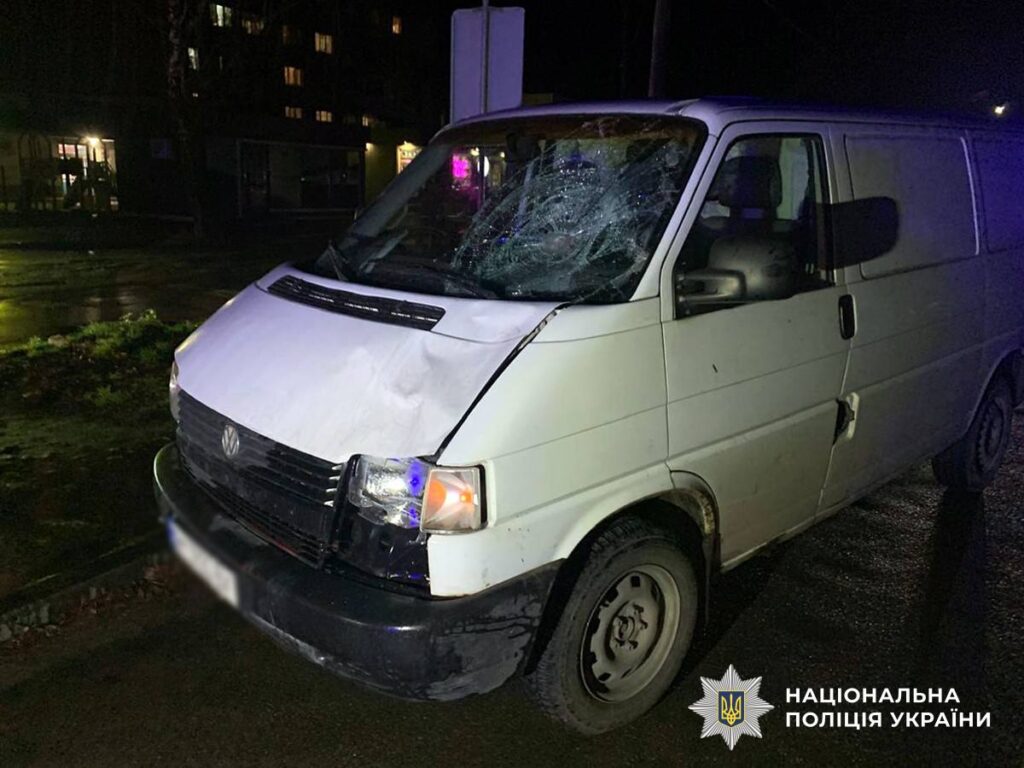 Поліцейські встановлюють обставини загибелі пішохода в ДТП у Житомирському районі