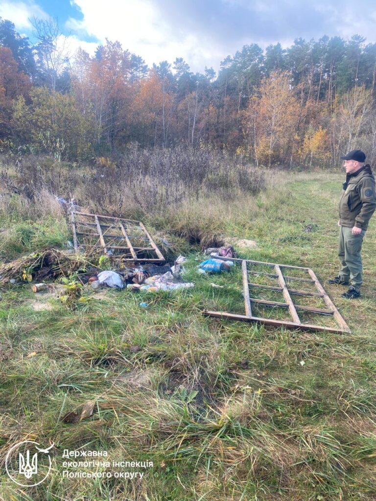 Під час патрулювання ПЕК №1 на територіях Оліївської та Житомирської громад екоінспекторами виявлено низку стихійних сміттєзвалищ