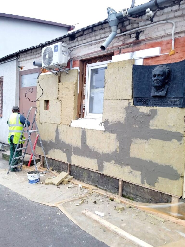 Утеплюють будинок, де проживав Борис Тен – краєзнавці занепокоєні