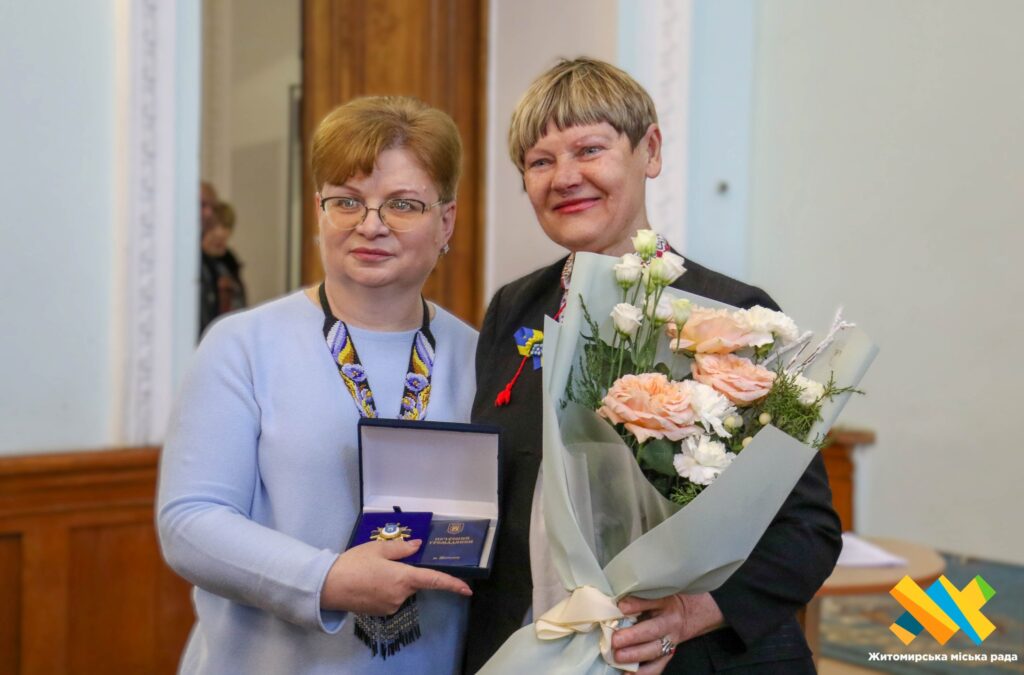 Відзнаку «Почесного громадянина Житомира» Миколи Максименка передали його дружині