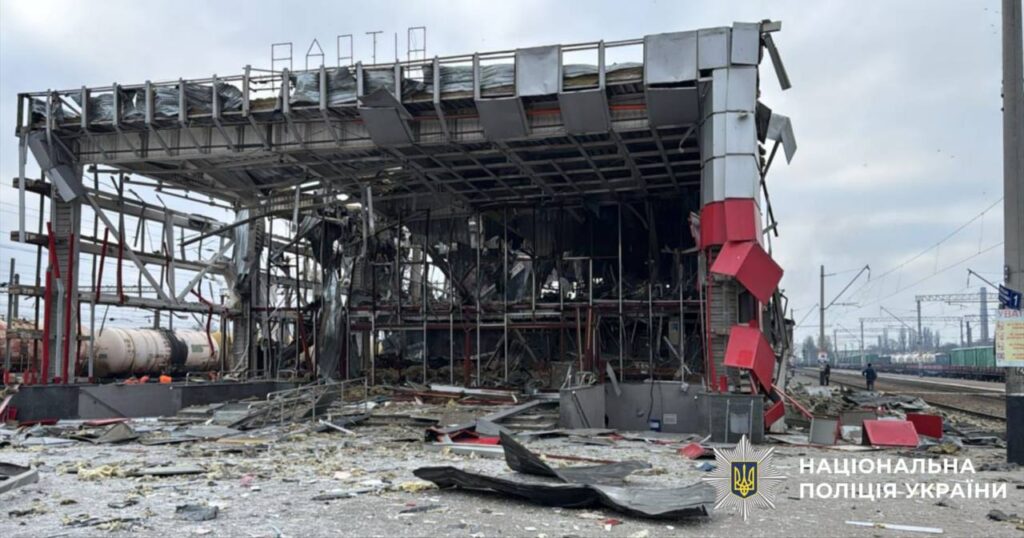Від удару дронами у Фастові згоріла головна будівля вокзалу. ФОТО