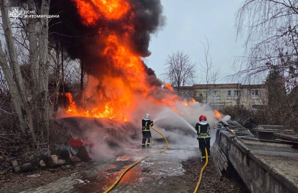 Малин: вогнеборці ліквідували займання шин