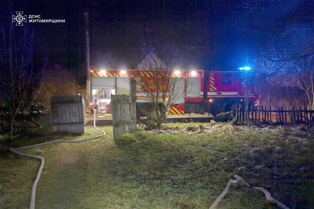 Під час гасіння пожежі в оселі рятувальники виявили тіло чоловіка
