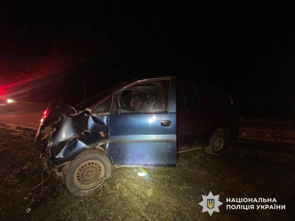 Поліцейські встановлюють обставини травмування водія та пасажирки у ДТП на Коростенщині