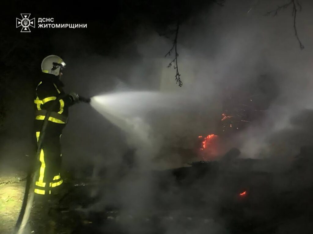 Під час гасіння пожежі рятувальники виявили тіло людини