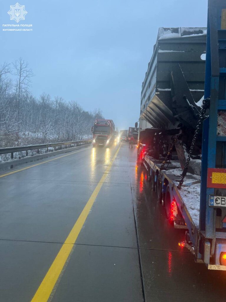 До уваги водіїв! Житомирська область: На 148 км автодороги М-06 Київ — Чоп відбулася дорожньо-транспортна пригода