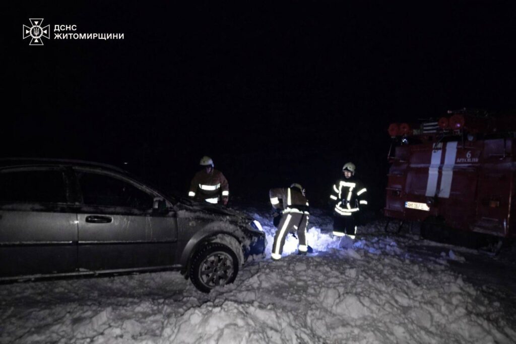 Упродовж минулої доби рятувальники Житомирщини 13 разів виїжджали на ліквідацію наслідків негоди