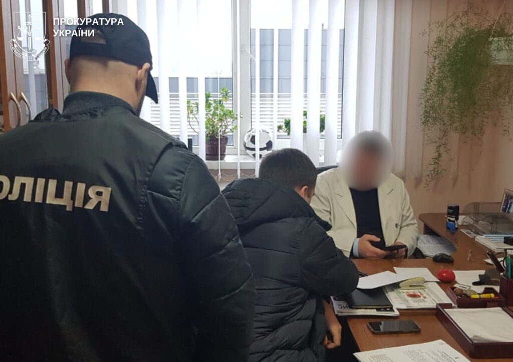 Прокуратура повідомила про підозру двом лікарям-кардіологам у схемі незаконного встановлення інвалідності за хабарі