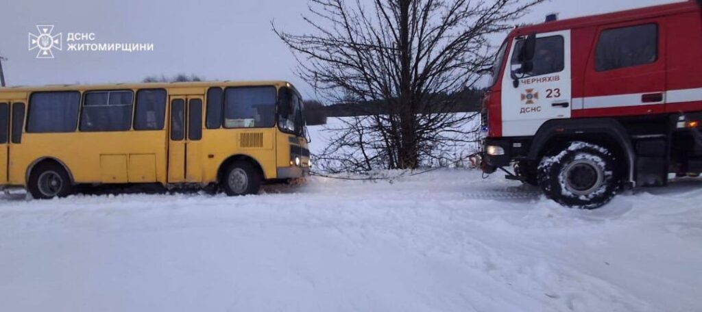 Учора вранці негода внесла свої корективи у рух транспорту