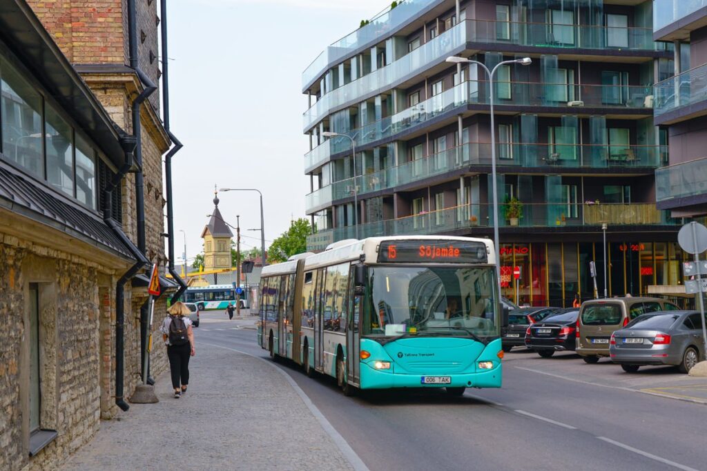 Комунальні автобуси-гармоки передають до Одеси безстроково? Без потреби в повернені? Що відбувається?