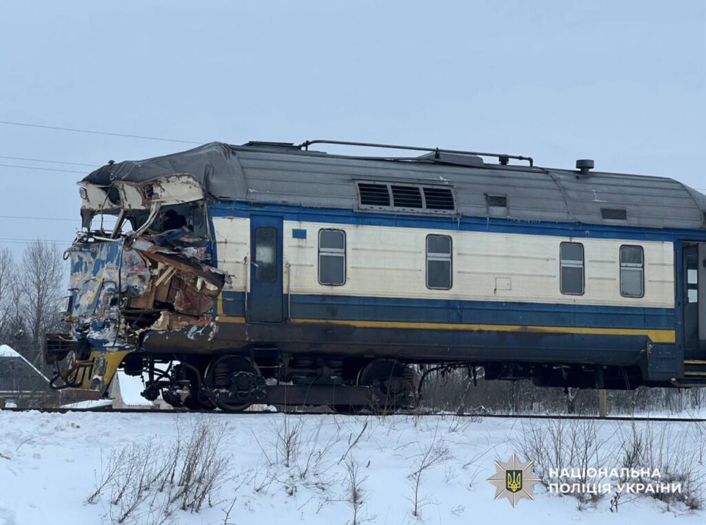 На Коростенщині поліцейські з’ясовують обставини зіткнення вантажівки та поїзда