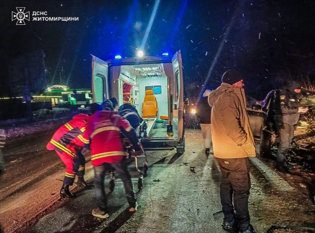 У Бердичеві рятувальники залучалися до ліквідації наслідків дорожньо-транспортної пригоди, де 2 особи загинули та 5 травмовані