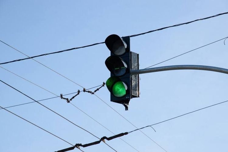 На перехресті Тена і Мазепи світлофор підключили до «безперебійника»