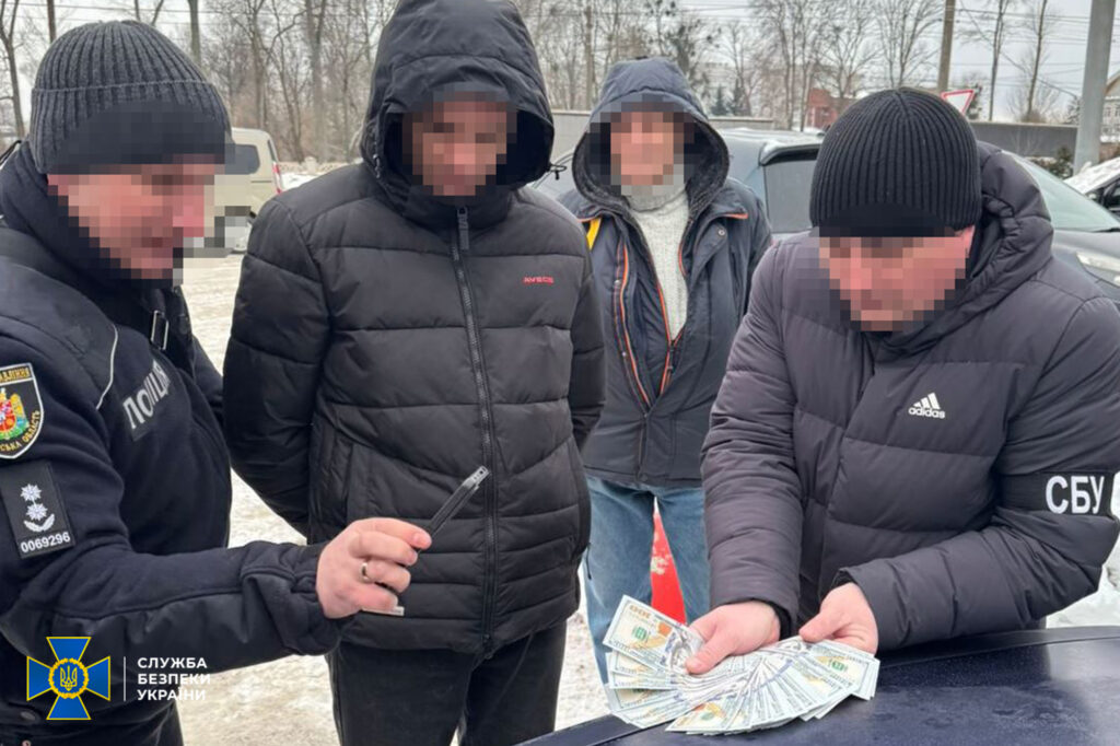 На Житомирщині СБУ ліквідувала чергову «ухилянтську схему» та затримала її організаторів