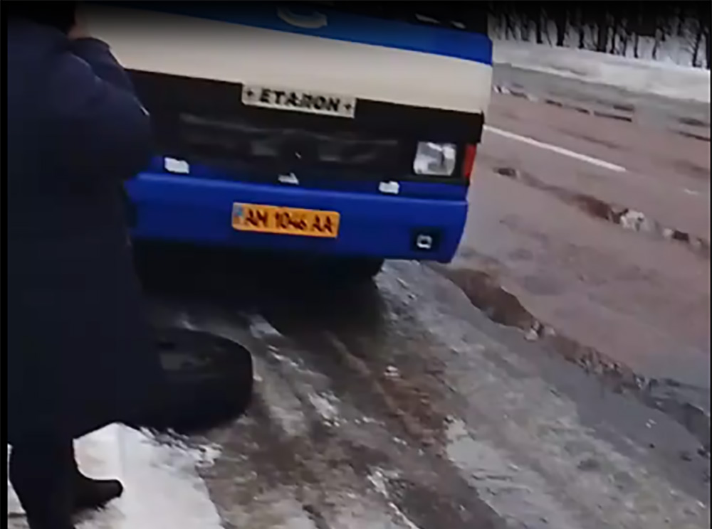 Чому ніхто не відповідає за безпеку руху? Під час руху в автобуса просто відвалилося колесо!