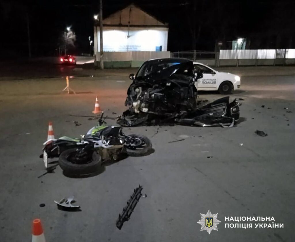 У Житомирі в ДТП травмовано неповнолітніх керманича і пасажира мотоцикла: поліція розпочала розслідування