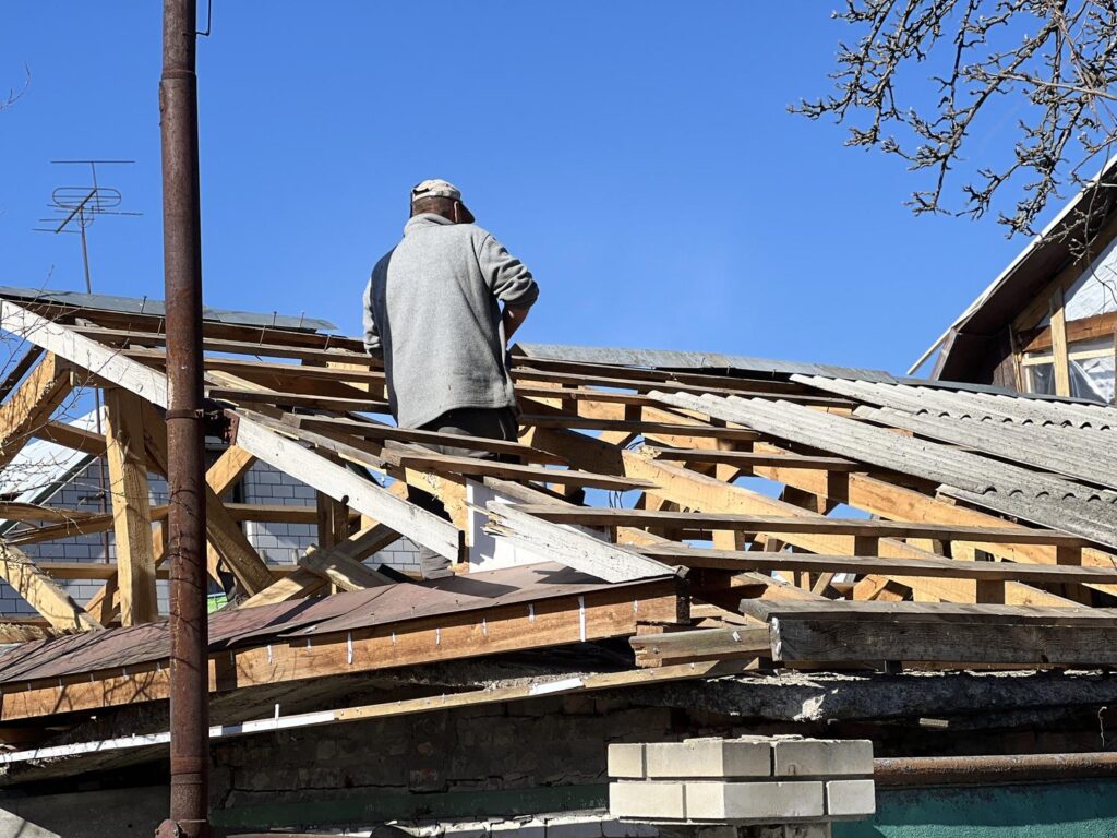 Житомирська ОДА: У Коростені продовжується ліквідація наслідків ворожого російського удару