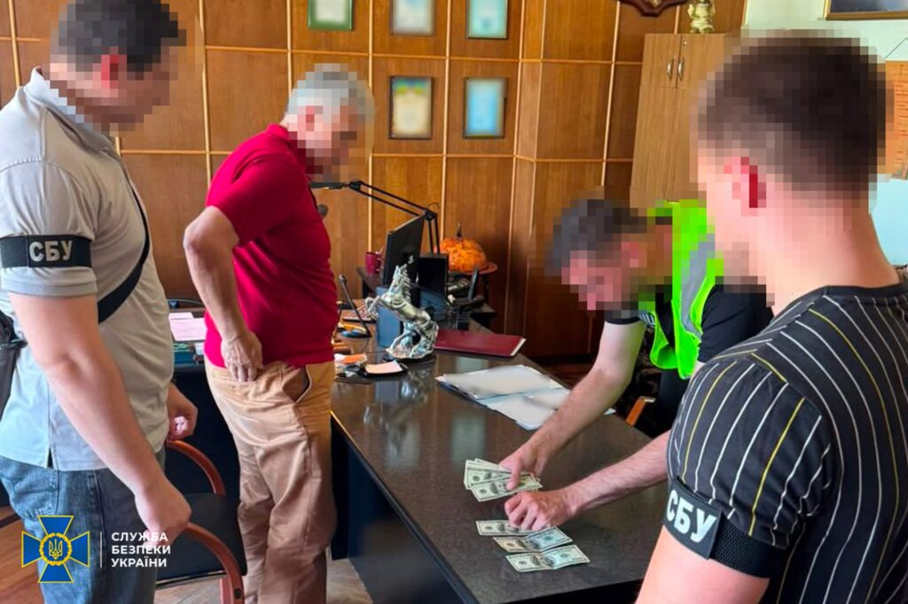 СБУ блокувала схему поборів: затримано 61-річного генерального директора комунального медичного закладу Житомирського району – депутата місцевої ради