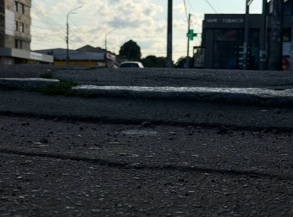 Єдина характеристика, яка приходить в голову після побаченого — «яке ж воно все уйобіщне …» – пише Тут є місто