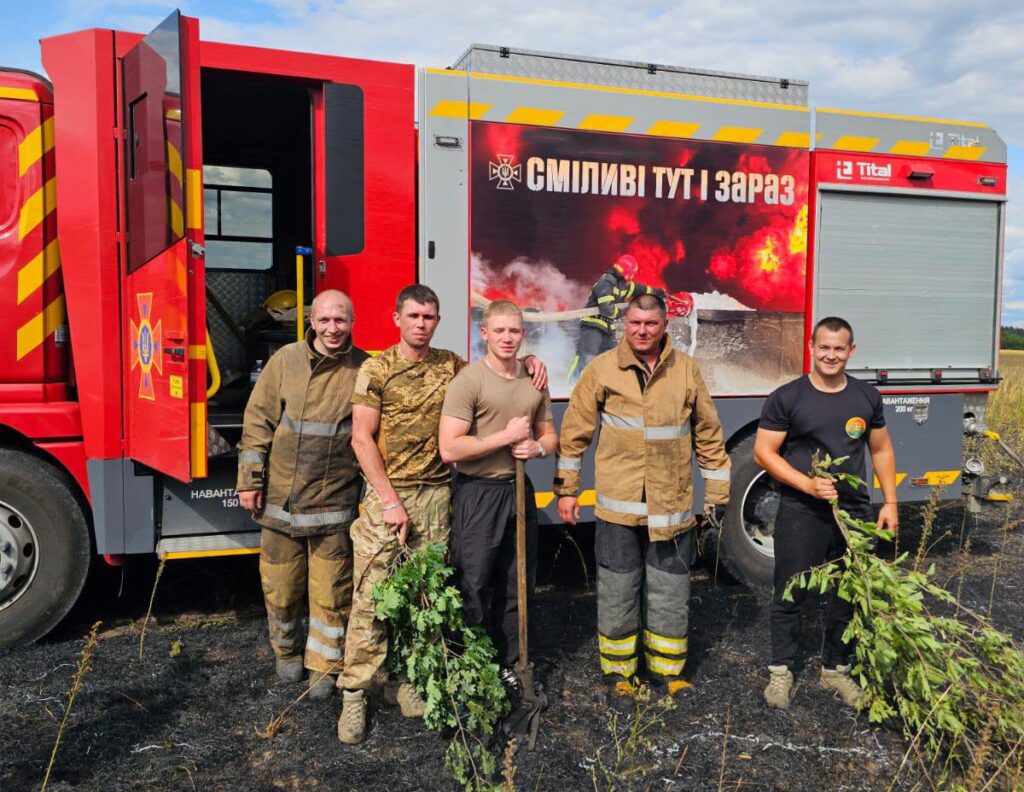 Не чекали, а діяли: курсанти Житомирського військового інституту врятували поле пшениці від пожежі