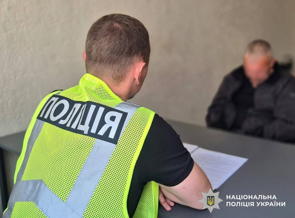 У Житомирі поліцейські затримали підозрюваного в розбійному нападі на жінку