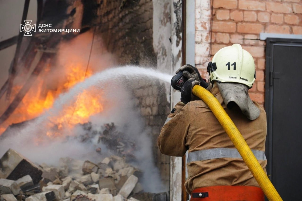 Рятувальники ліквідували пожежу в будівлі благодійної організації