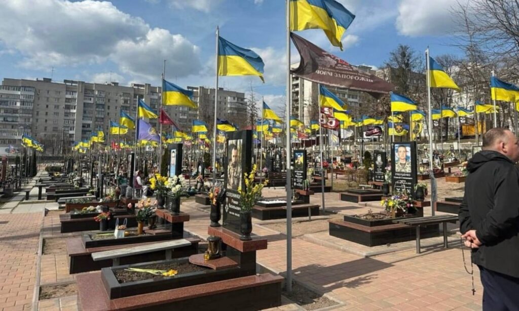 Військове кладовище закривають через відсутність місць