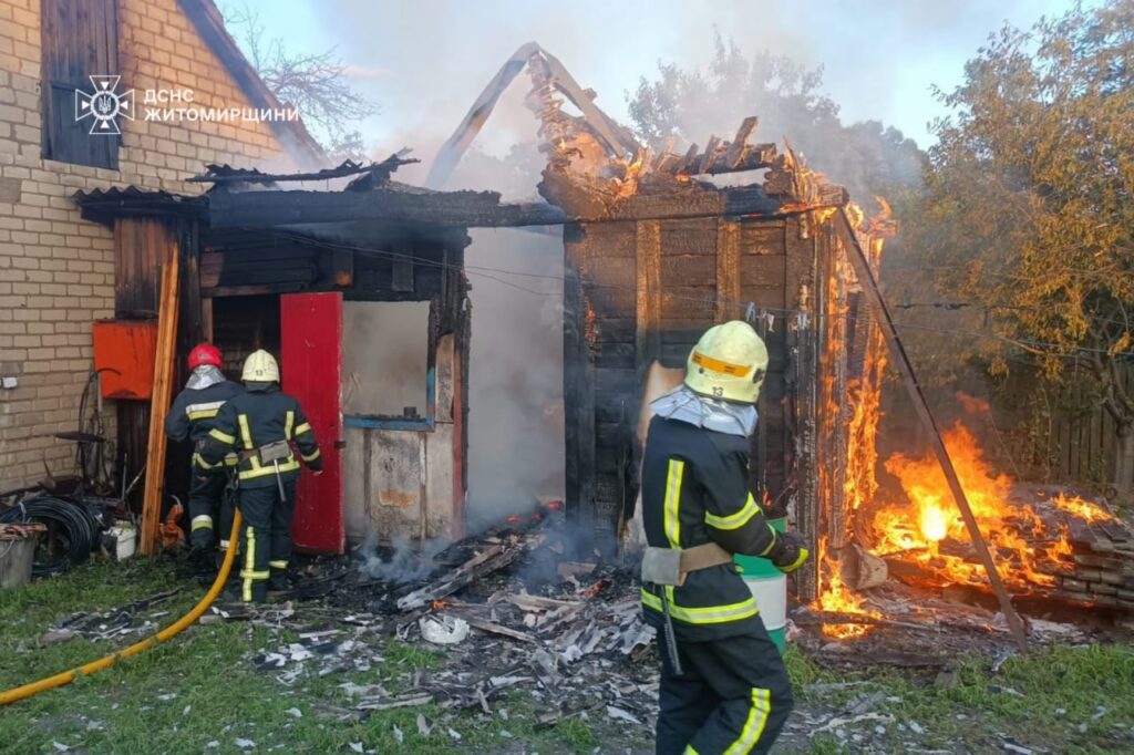 Рятувальники ліквідували пожежу в селі Ворсівка Коростенського району