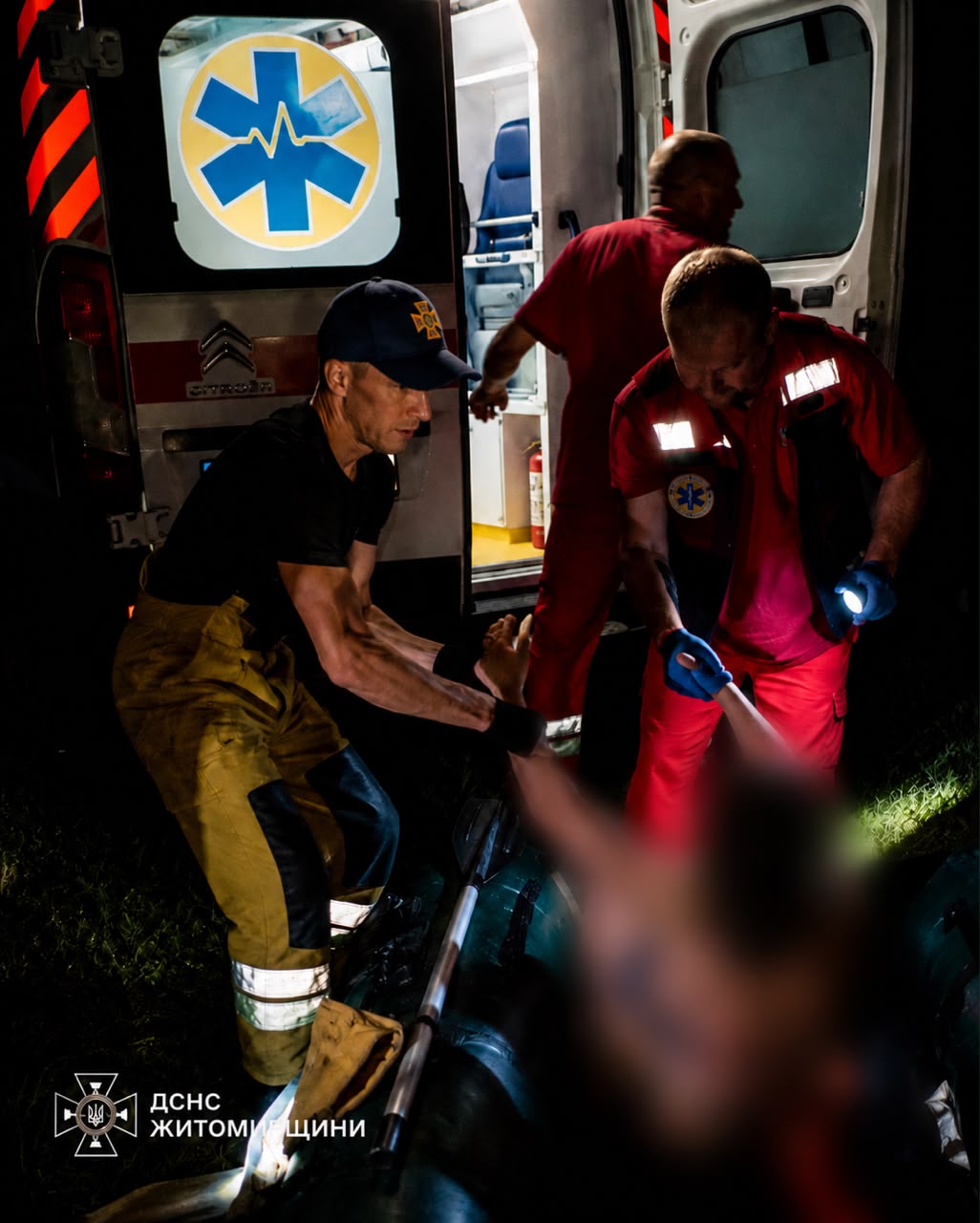 Рятувальники витягли з води 41-річну жінку, яка тонула у місцевому ставку в м. Чуднів